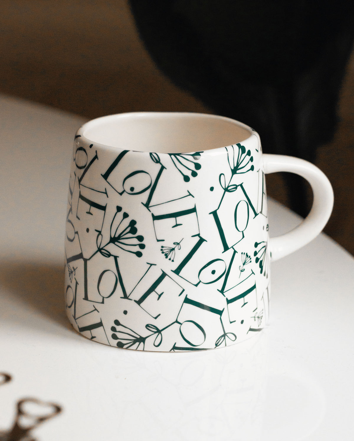 Love Tasse mit Herz-Prägung – handgemacht